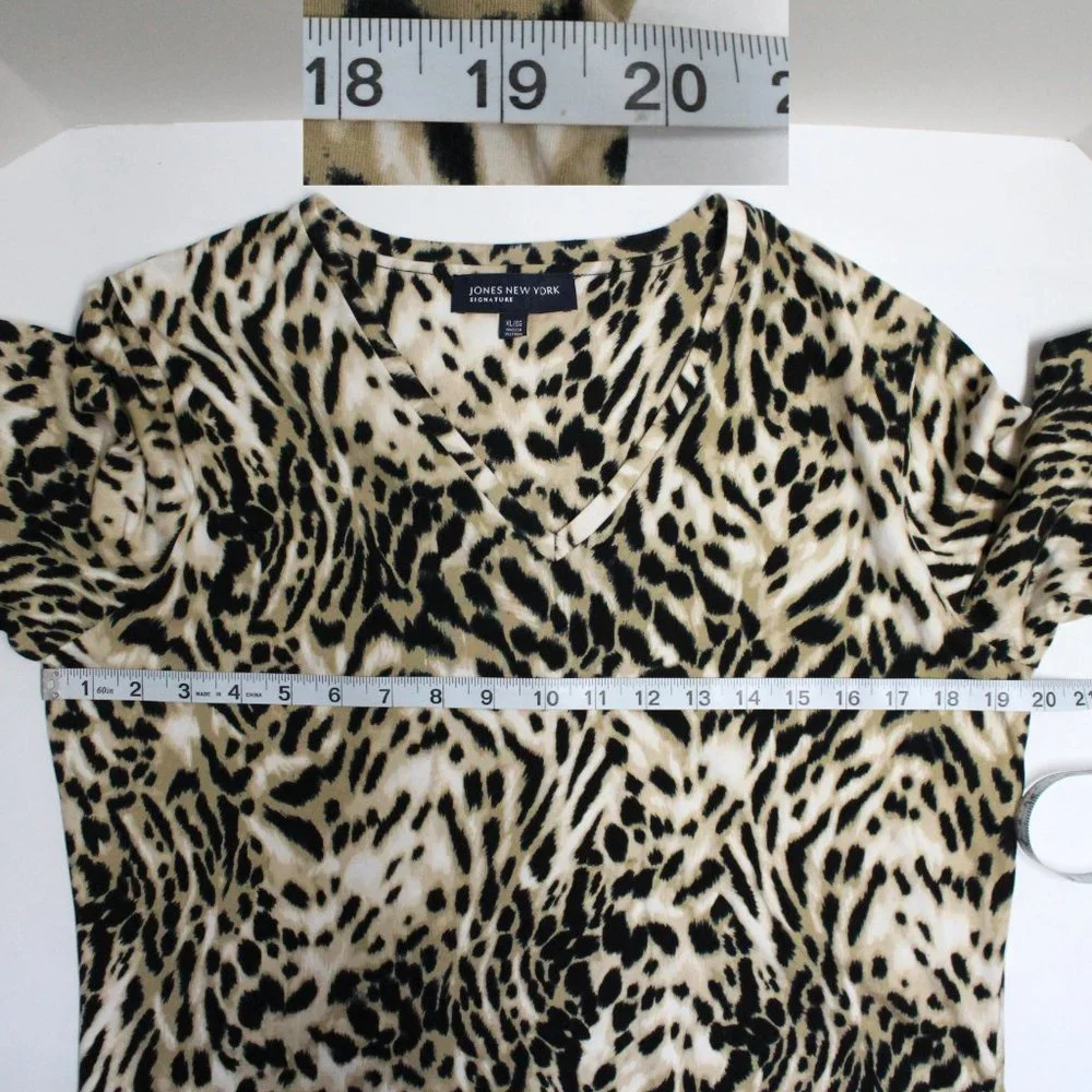 Women's Jones New York Signature XL Animal Print Elbow Length Sleeve V-Neck Top
